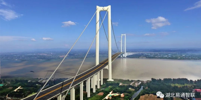 龍?zhí)堕L江大橋智能監(jiān)控系統(tǒng)：主纜緊纜機、纜載吊機的協(xié)同監(jiān)控