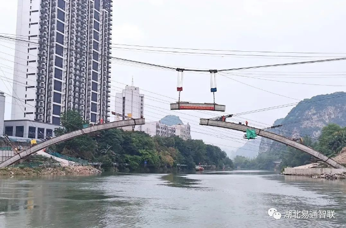 湖北易通助力廣西建工龍江六橋—精準(zhǔn)吊裝，首肋合攏